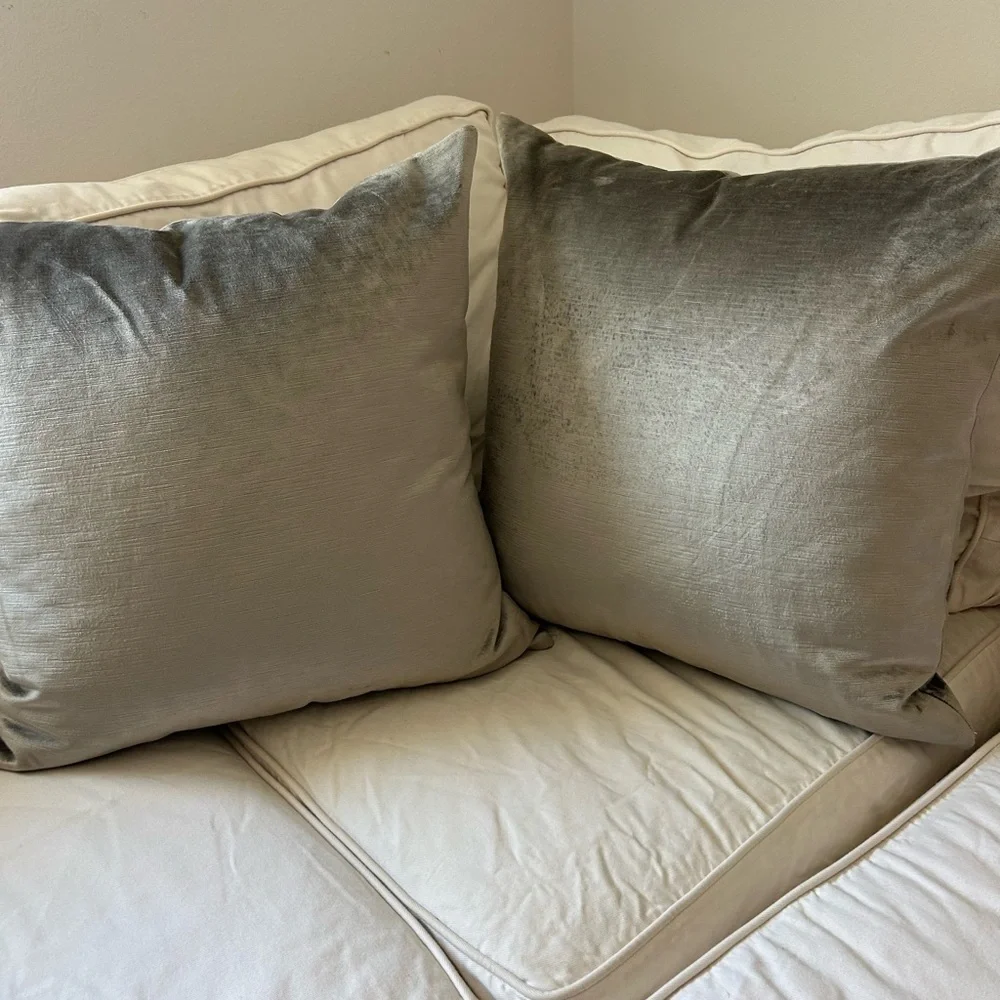 2 VELVET OUSHAK VINE PILLOW- SQUARE